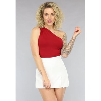 Rotes One-Shoulder-Top mit Falten