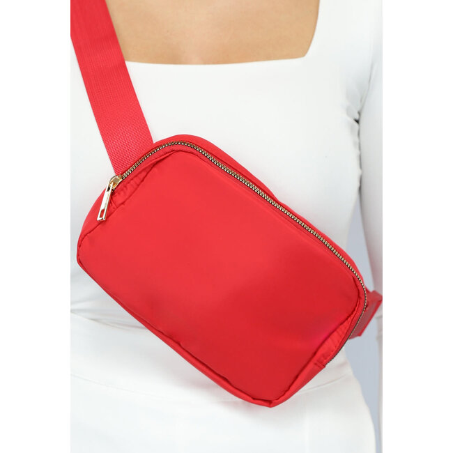 Rote Gürteltasche mit Schnalle