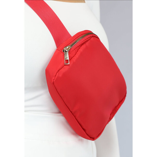 Rote Gürteltasche mit Schnalle