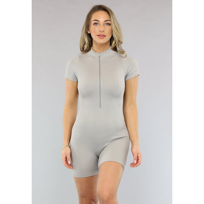 Grauer Playsuit aus geripptem Stoff mit Reißverschluss