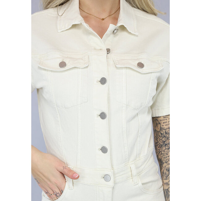 Cremefarbener Denim-Overall mit geradem Bein und kurzen Ärmeln