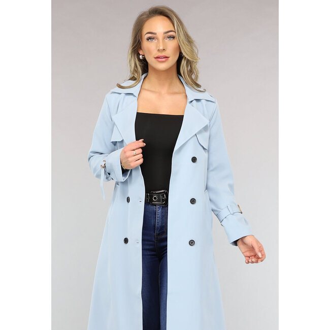 Lange Jacke mit Gürtel in Babyblau