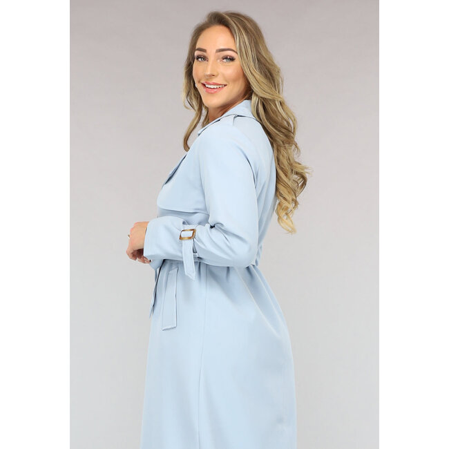 Lange Jacke mit Gürtel in Babyblau