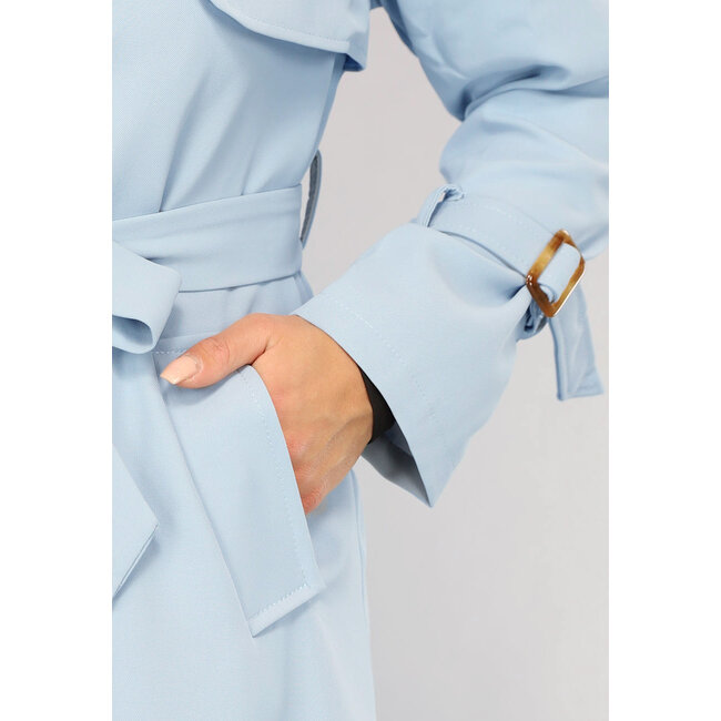 Lange Jacke mit Gürtel in Babyblau