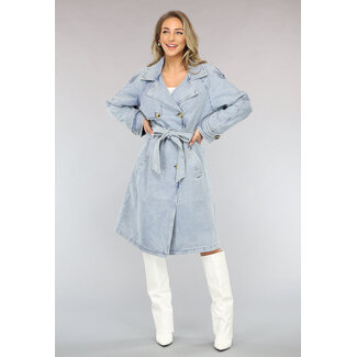 Hellblauer Trenchcoat aus Denim in Übergröße mit Gürtel