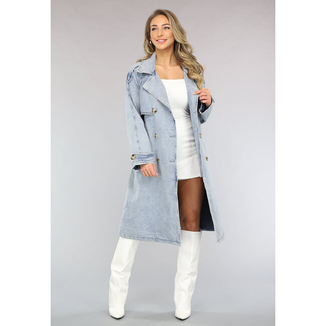 Hellblauer Trenchcoat aus Denim in Übergröße mit Gürtel