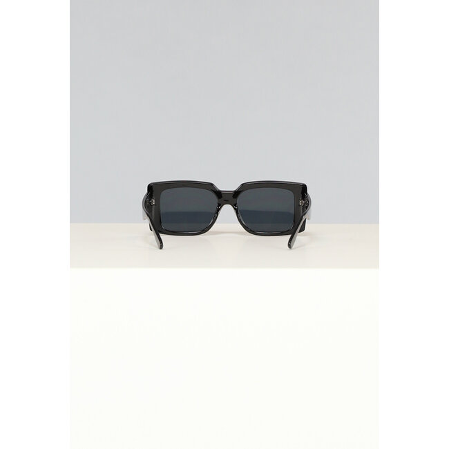 Schwarze klobige Brille mit quadratischen Gläsern