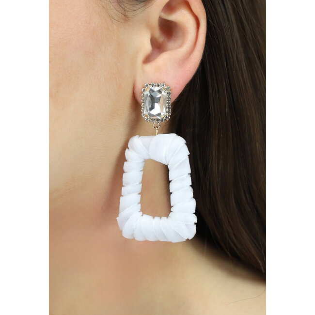 Ohrringe aus weißem Samt mit Diamant