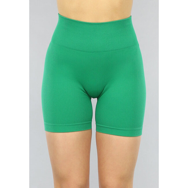 Kurze grüne Yoga-Shorts