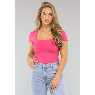 Fuchsiafarbenes Top mit quadratischem Ausschnitt