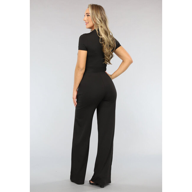 Schwarzer Jumpsuit mit weitem Bein, kurzen Ärmeln und Taillenband