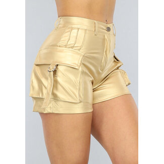Goldmetallic-Cargo-Shorts in Lederoptik