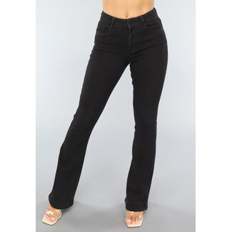 NEW0304 Schwarze Flair Jeans mit Knopfverschluss