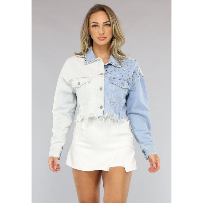 Hellblaue Jeansjacke mit Nieten