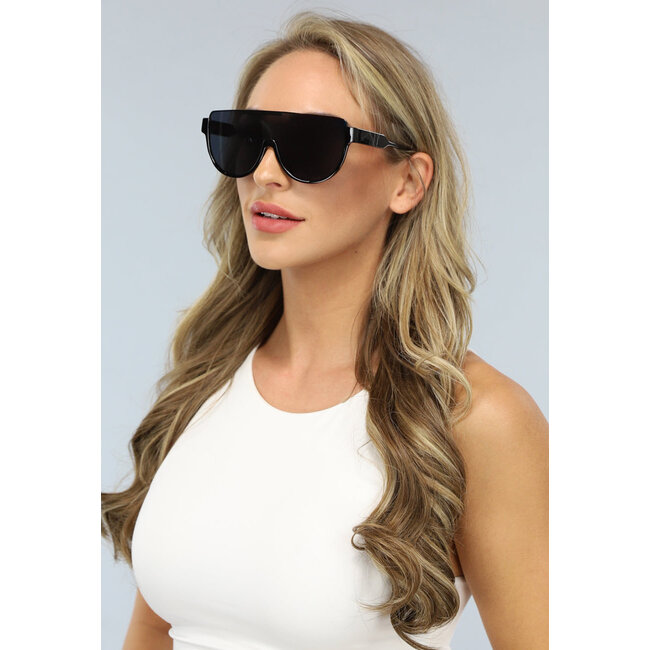 Schwarze Sonnenbrille in Übergröße
