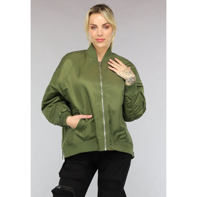 Khaki-Jacke im Bombermodell mit plissiertem Rücken