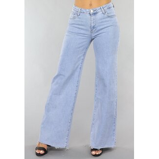 NEW1505 Basic Jeans mit weitem Bein in Hellblau