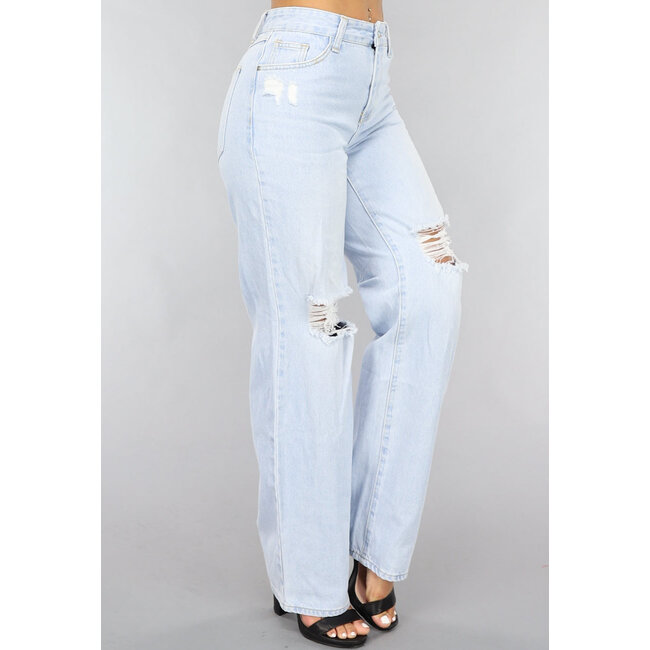 Hellblaue weite Jeans mit Knierissen
