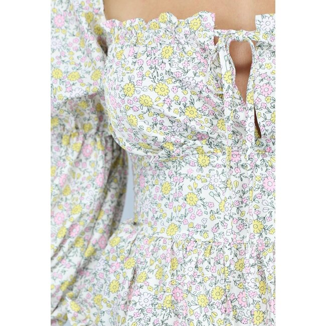 Mehrlagiges langärmeliges Sommerkleid mit Blumendruck