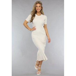 Cremefarbenes Rippenkleid mit kurzen Ärmeln