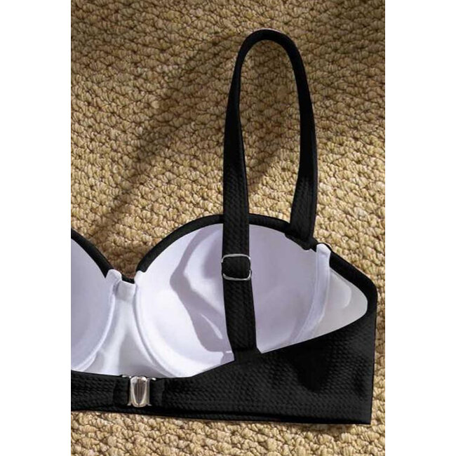 Schwarzer Bügel-Bikini mit Textur und Push-Up