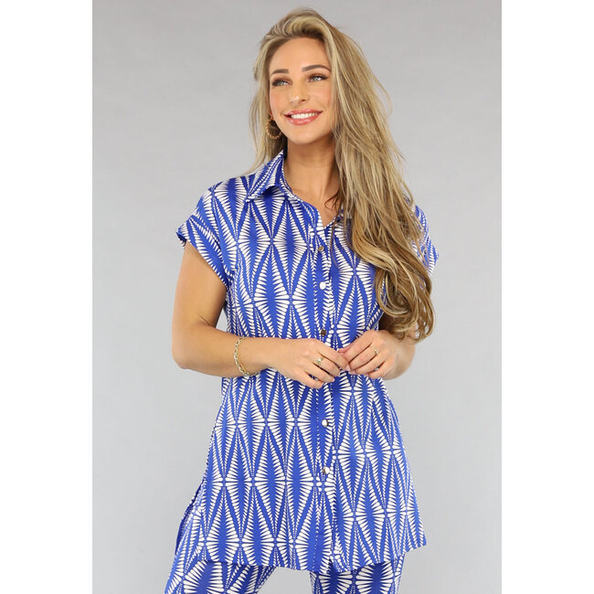 Blaue Bluse mit breitem Druck aus Stretch-Stoff