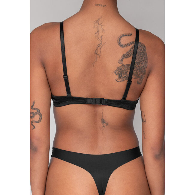 Schwarzer Push-up-BH mit tiefem Ausschnitt und Bügeln