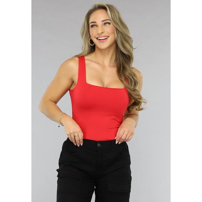 Rotes elastisches Top mit quadratischem Ausschnitt