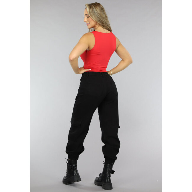 Rotes elastisches Top mit quadratischem Ausschnitt