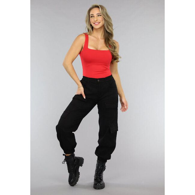 Rotes elastisches Top mit quadratischem Ausschnitt