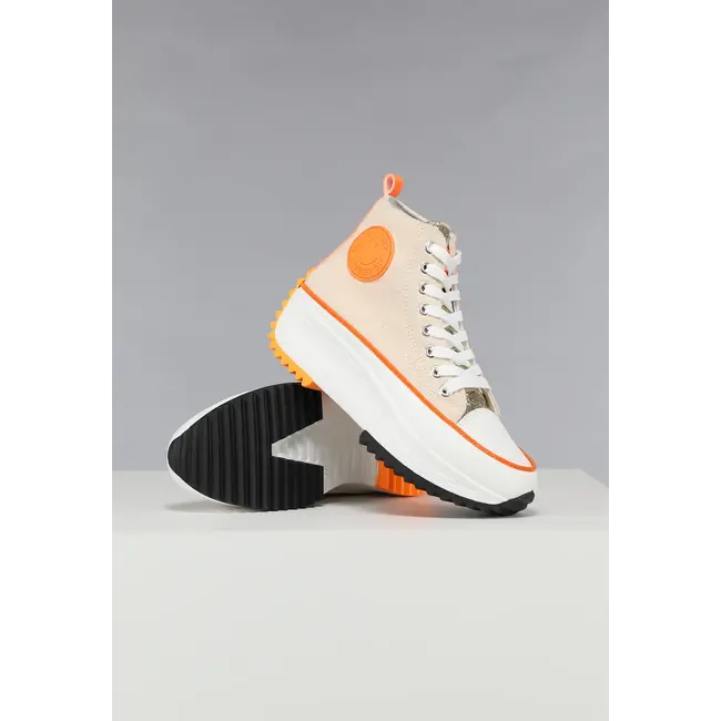 Orangefarbenes Oberteil! - Den Look shoppen