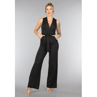Großer schwarzer dehnbarer Jumpsuit mit Gürtel