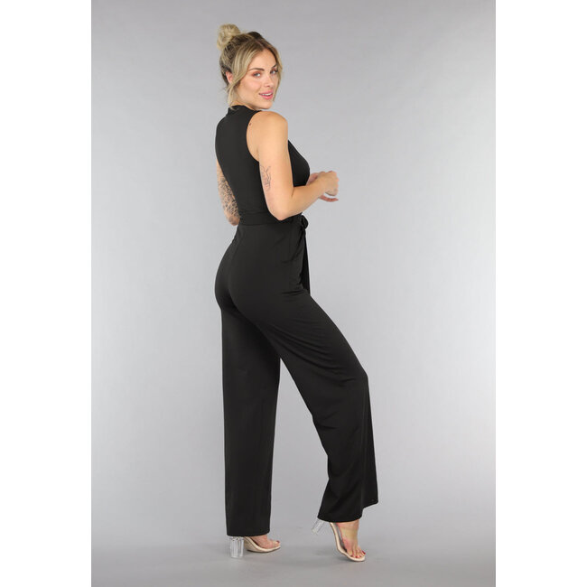 Schwarzer dehnbarer Jumpsuit mit Gürtel
