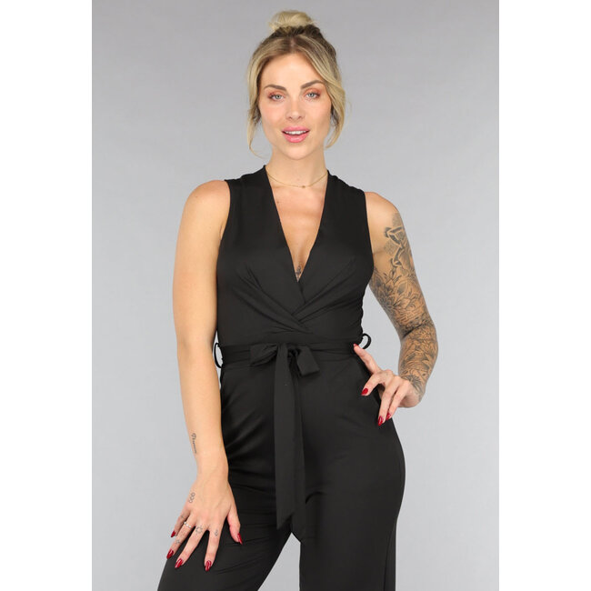 Schwarzer dehnbarer Jumpsuit mit Gürtel