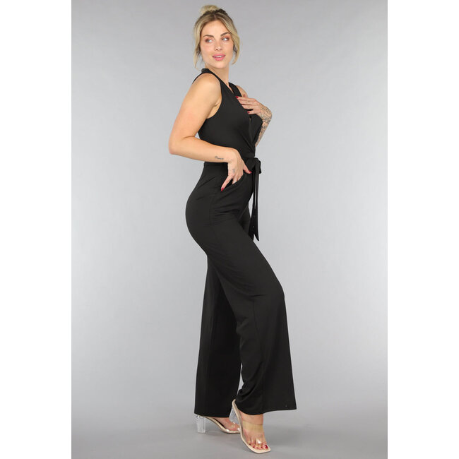 Schwarzer dehnbarer Jumpsuit mit Gürtel