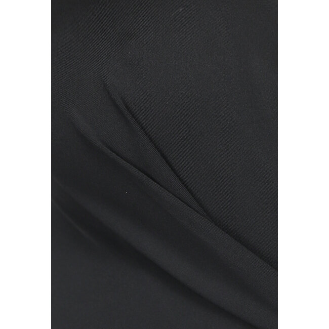 Schwarzer dehnbarer Jumpsuit mit Gürtel
