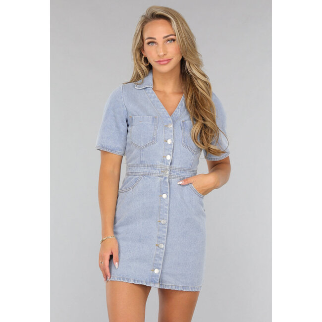 Hellblaues A-Linien-Kleid aus Denim mit kurzen Ärmeln