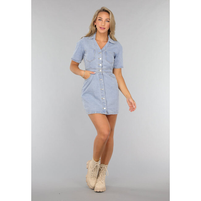 Hellblaues A-Linien-Kleid aus Denim mit kurzen Ärmeln