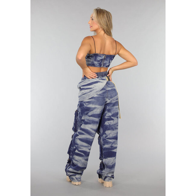 Zweiteiler aus blauem gewaschenem Denim mit Tasche