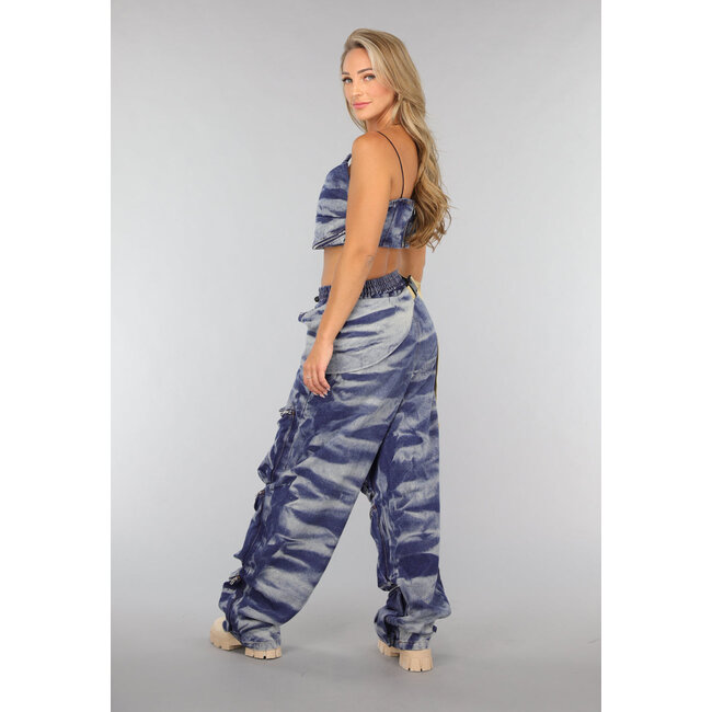 Zweiteiler aus blauem gewaschenem Denim mit Tasche