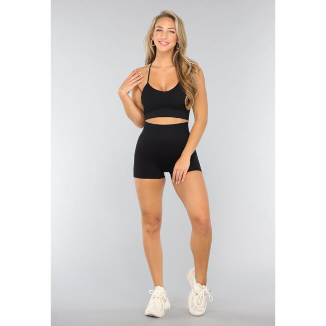 Kurzes schwarzes Fitness-Set mit gekreuztem Rücken