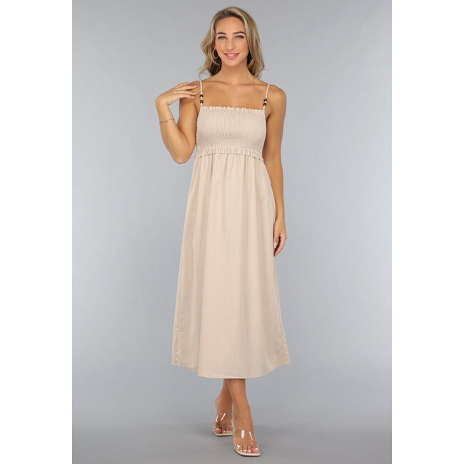 Sommerliches beigefarbenes Midikleid mit weitem Rock