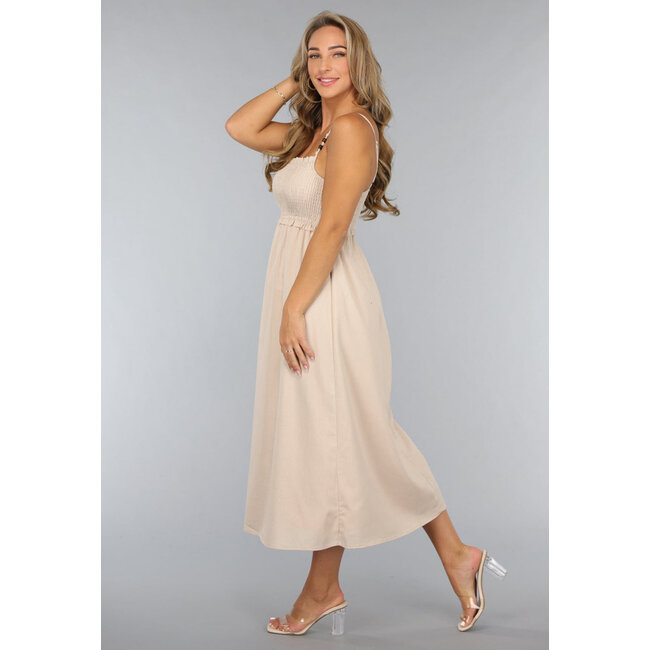 Sommerliches beigefarbenes Midikleid mit weitem Rock