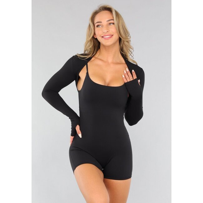 Sportlicher schwarzer Playsuit mit passendem Bolero