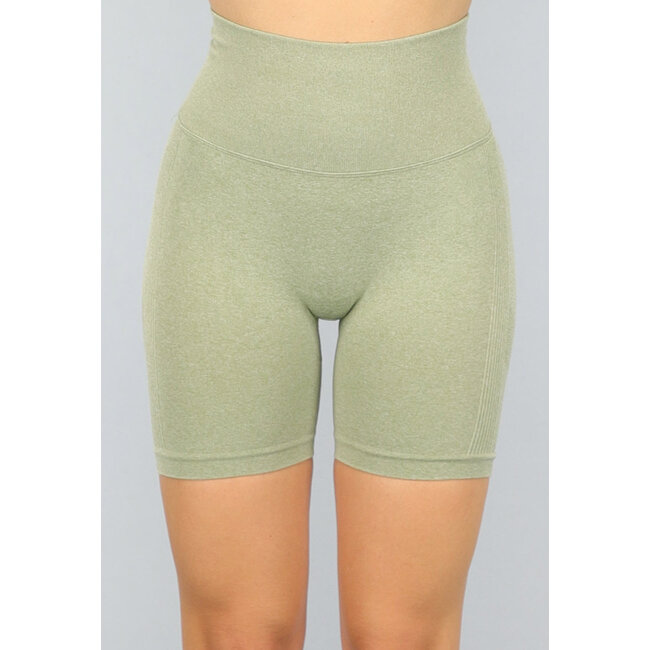 Olivgrüne Yoga Short mit Scrunch