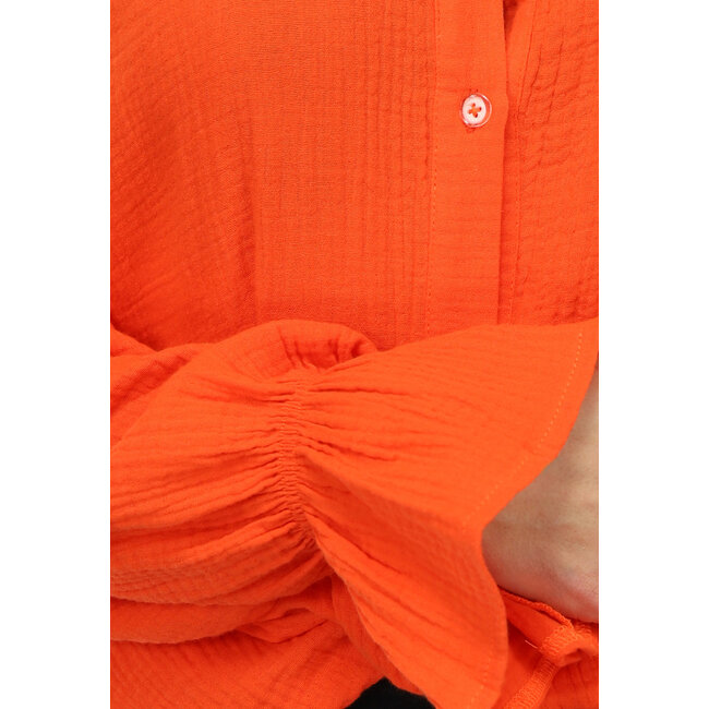 Orangefarbene Musselinbluse mit Trompetenärmeln