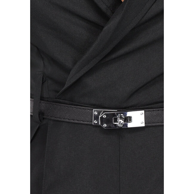 Schwarzer Playsuit mit Gürtel