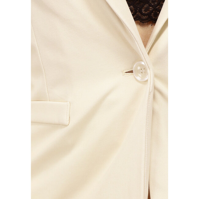 Beigefarbener elastischer halblanger Blazer mit Schulterpolstern