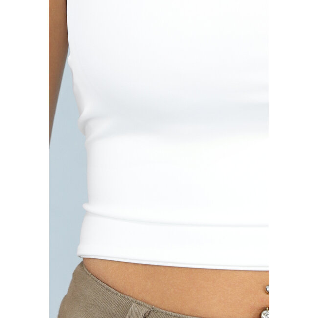 Weißes Sporttop mit quadratischem Ausschnitt und Schleifendetail