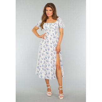 Weißes langes Kleid mit blauem Blumendruck